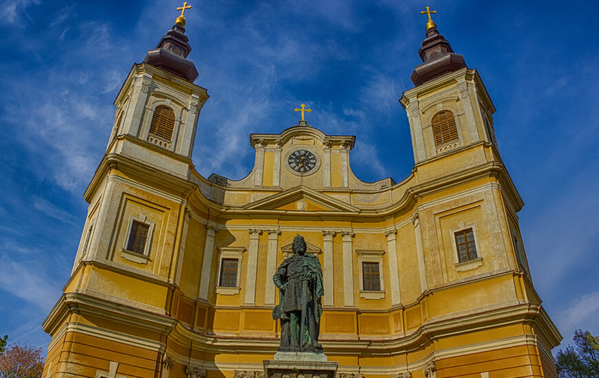 Bazilica Romano-Catolica si Statuia Sf Ladislau