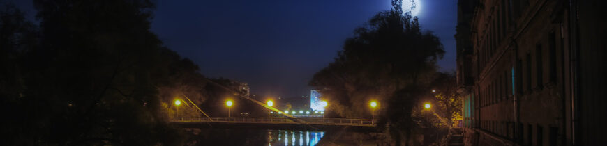 Luna albastră deasupra Crișului