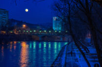 Luna plina deasupra Crisului