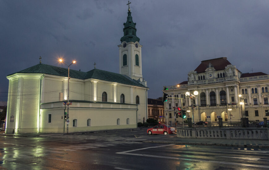 Primaria Oradea si Biserica Sf Ladislau, by night