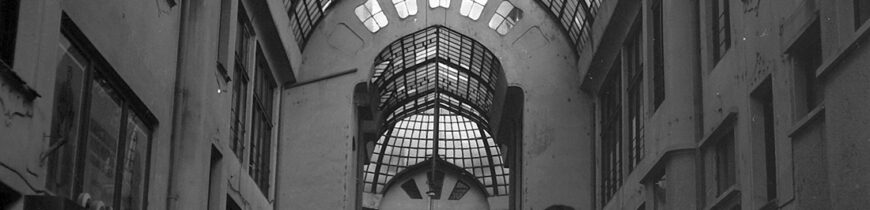 Viața cotidiana sub Pasajul Vulturul Negru